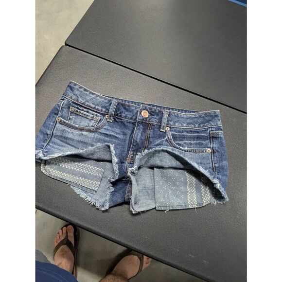 American Eagle Womens Shorts Raw Hem Star Pockets Denim Size 6 - Picture 5 of 7